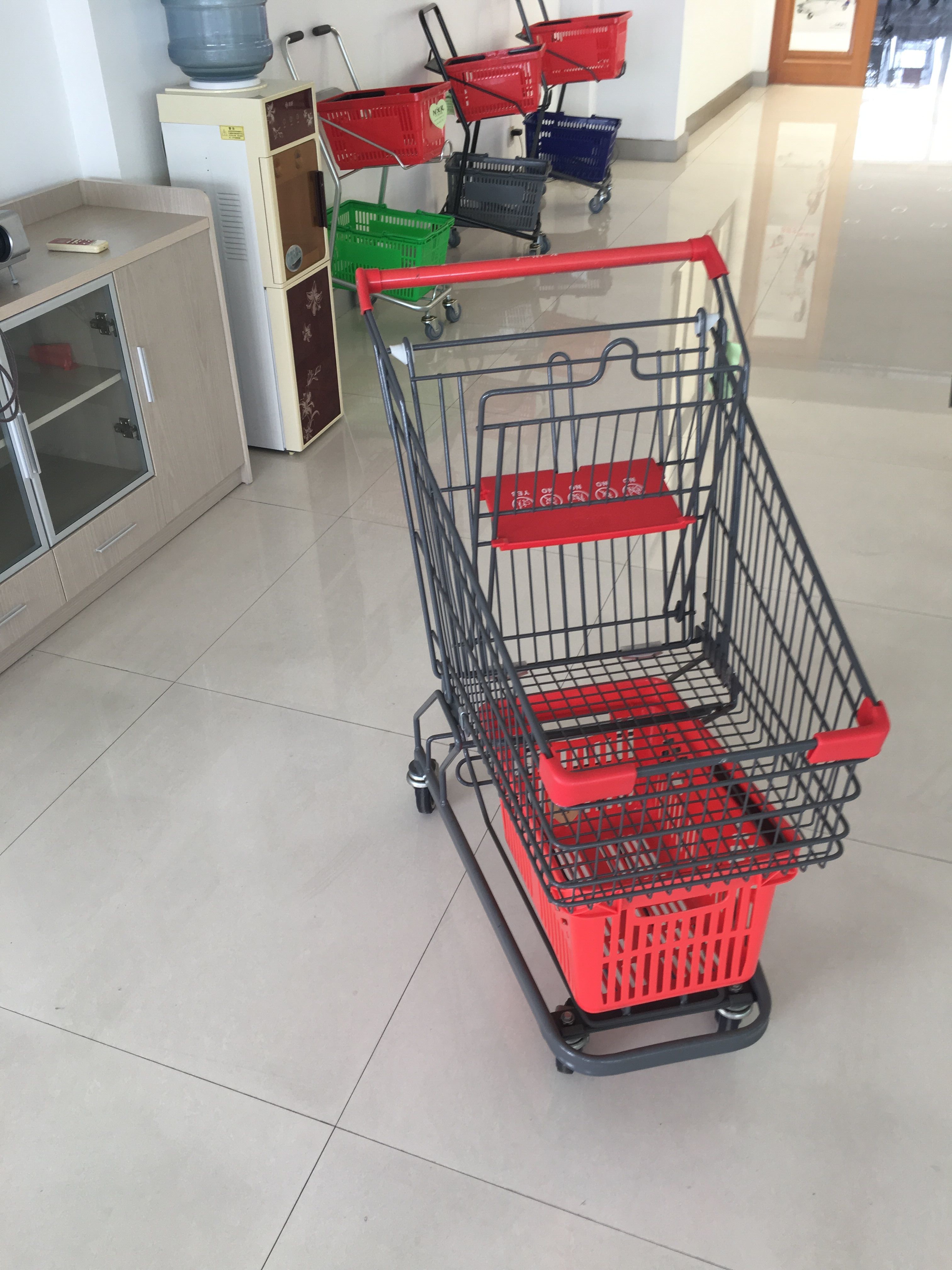 Grey Powder Coating Grocery Trolley Cart , Large Capacity Shopping Trolley 4 Inch PU Casters