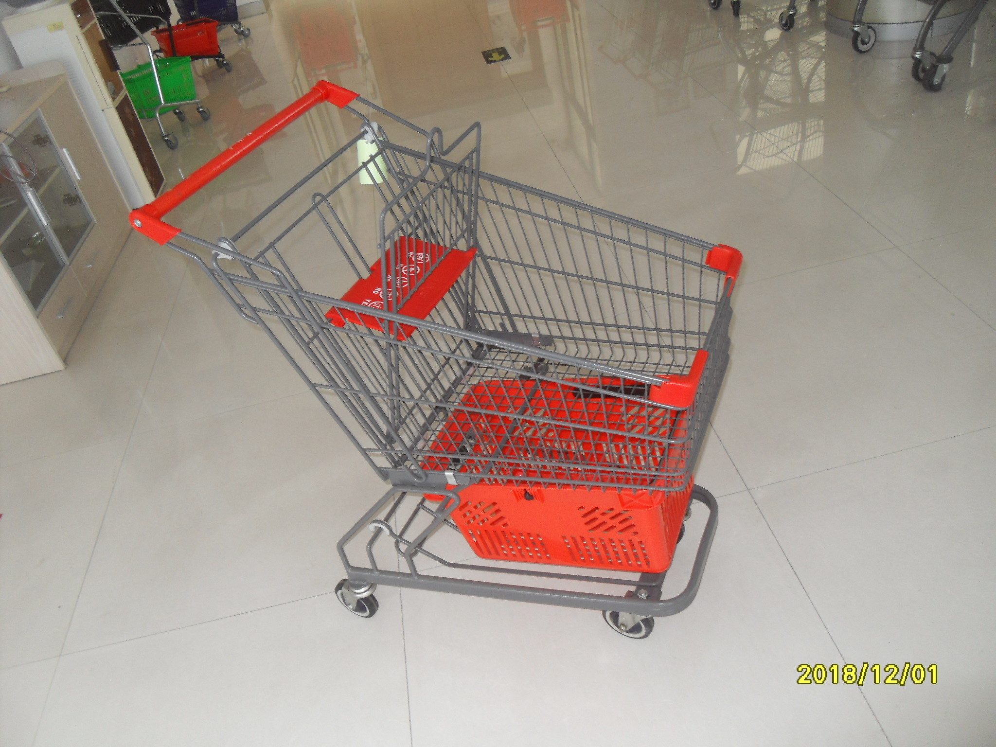 80L Supermarket Shopping Trolley With Grey Powder Coating And Shopping Basket